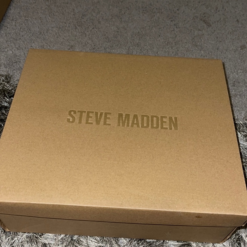 BRAND NEW STEVE MADDEN VIRTUAL TAN/ MUTLI HEELS SIZE 6. MOTIVATED SELLER